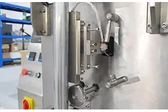 Detalhe da máquina embaladora de vedação traseira - controle de temperatura PLD