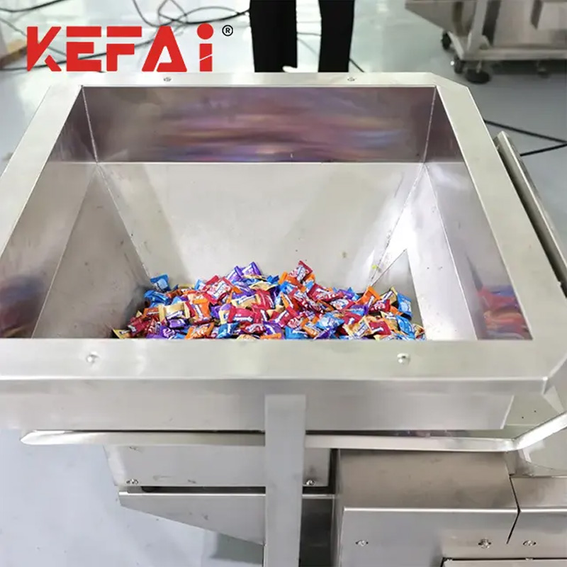 Detalhe 2 da máquina de embalagem de doces KEFAI